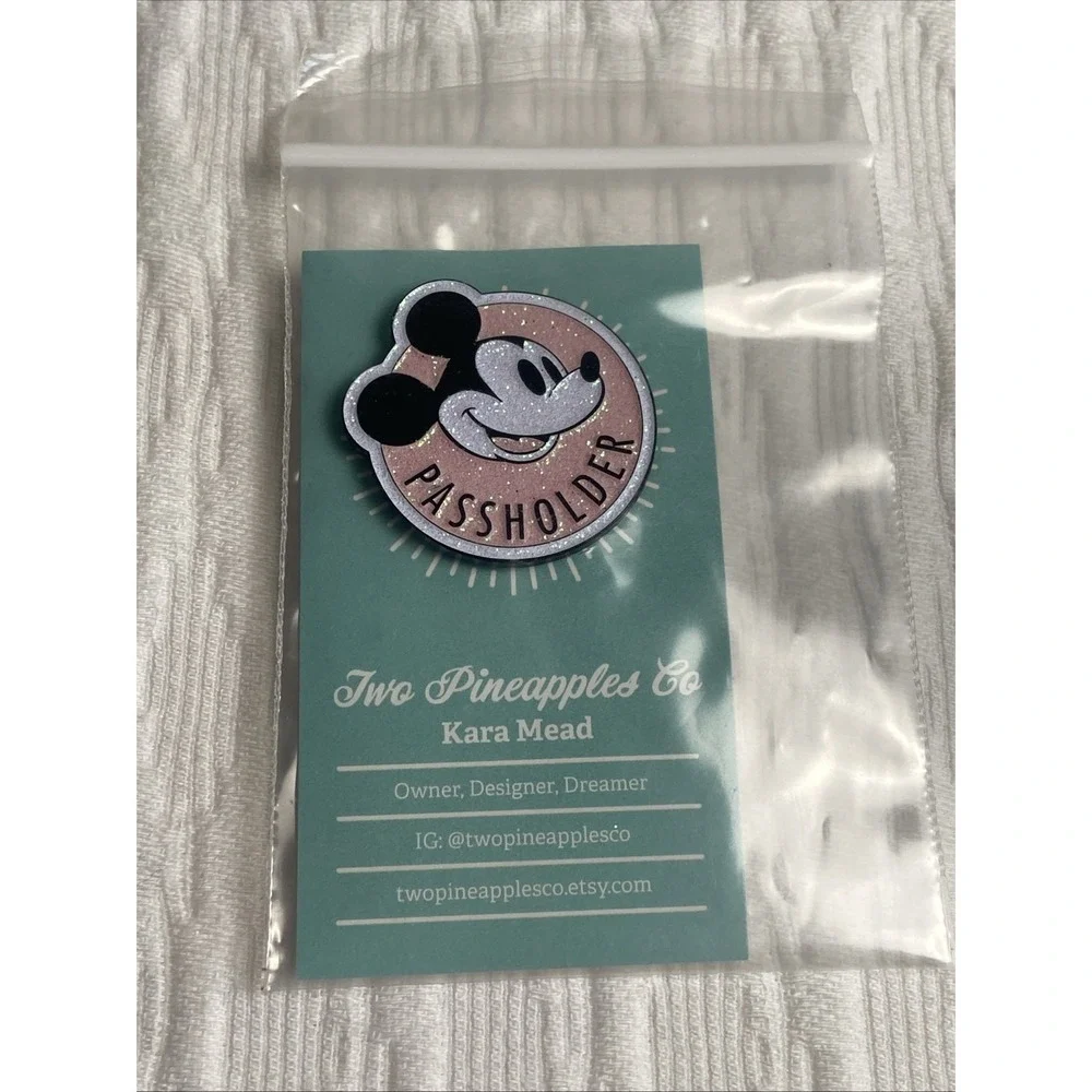 Disney Fantasy Pins- Mickey Mouse Passholder Pins w/ Glitter. New!!